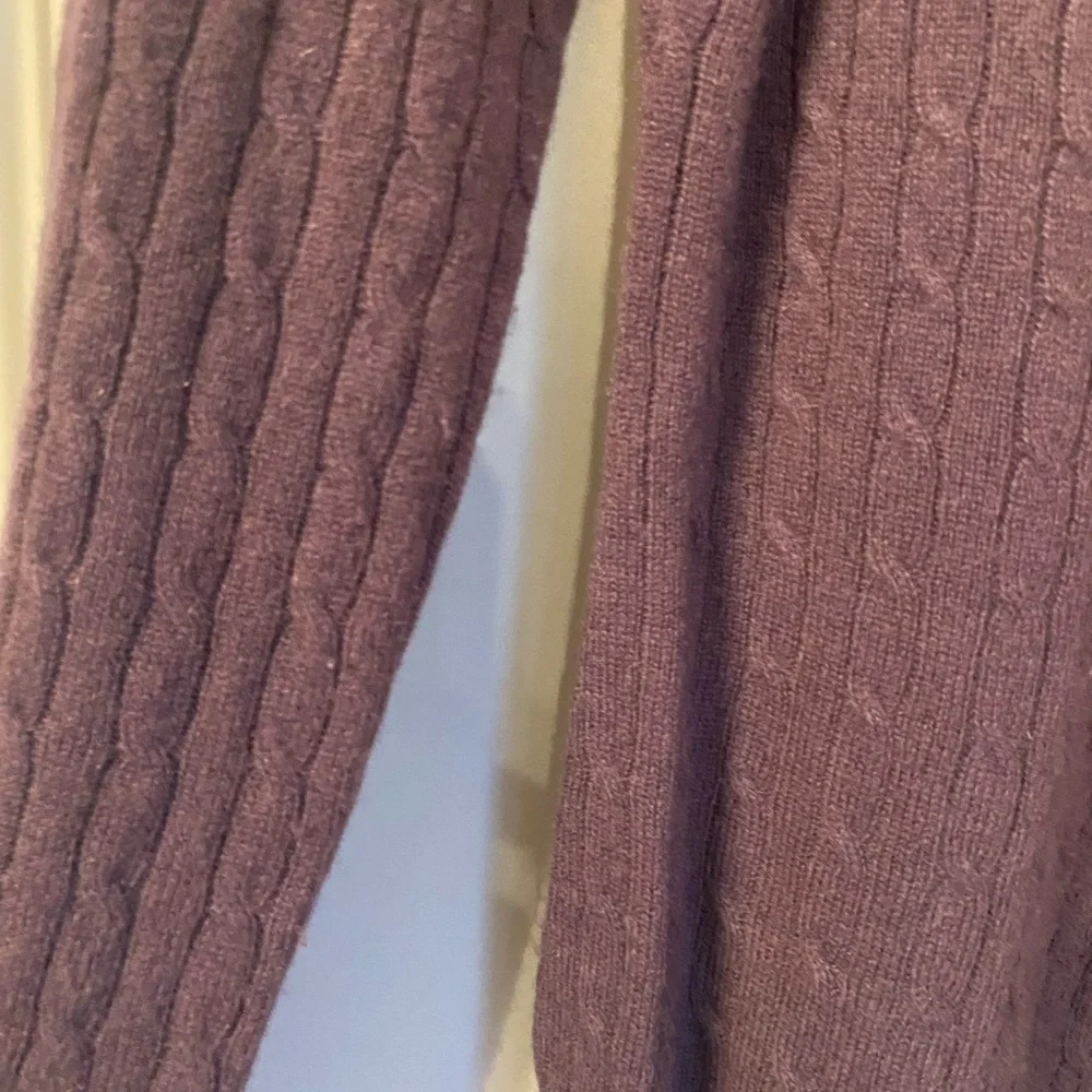 100% Cashmere Cable Knit V Neck Sweater Small Muted Purple Pullover Soft Cozy
